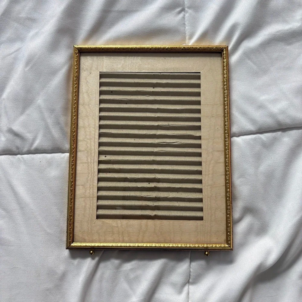 Vintage Gold Tone Metal Picture Frame Embossed Detail 8x10 Tabletop Easel Back